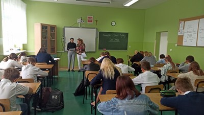 Uczestnicy podczas dyktanda.