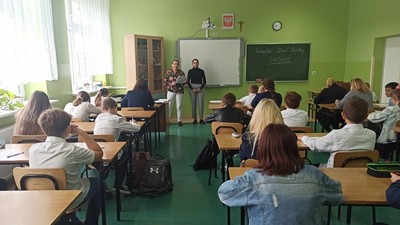 Uczestnicy podczas dyktanda.