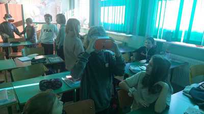 Lekcja historii w klasie 5c - wykorzystanie gogli VR zakupionych w ramach Laboratoriów Przyszłości 