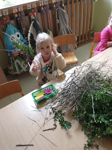Wykonywanie palm wielkanocnych 