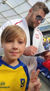 Uczniowie Szkoły Podstawowej w Bratoszewicach podczas wyjazdu na stadion