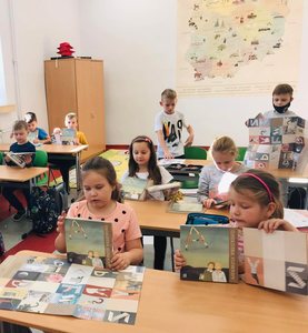 Uczniowie podczas kampanii „ Mała książka. - wielki człowiek”