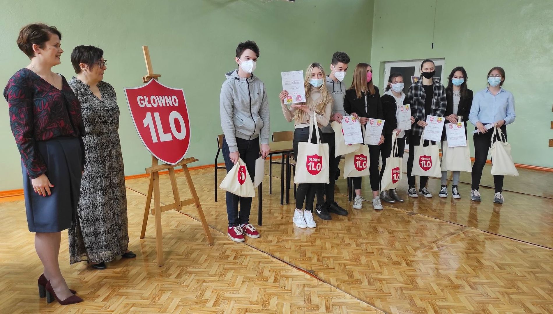 Uczniowie podczas wręczenia nagród.