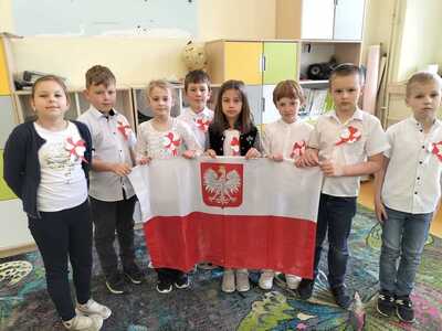 Dzień Flagi Rzeczypospolitej Polskiej w klasie pierwszej 🇵🇱🇵🇱🇵🇱