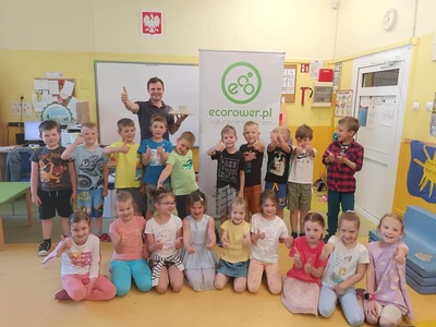Eksperymenty z ciekłym azotem w ramach Dnia Dziecka w przedszkolu