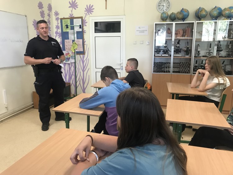 Bezpieczne wakacje - spotkanie z policjantem.