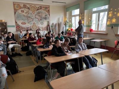 Tolerancja oraz zagrożenia związane z treściami pojawiającymi się w internecie - wykład dla kl. 7 i 8