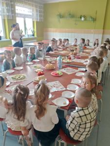 Wielkanocne śniadanko w oddziale przedszkolnym