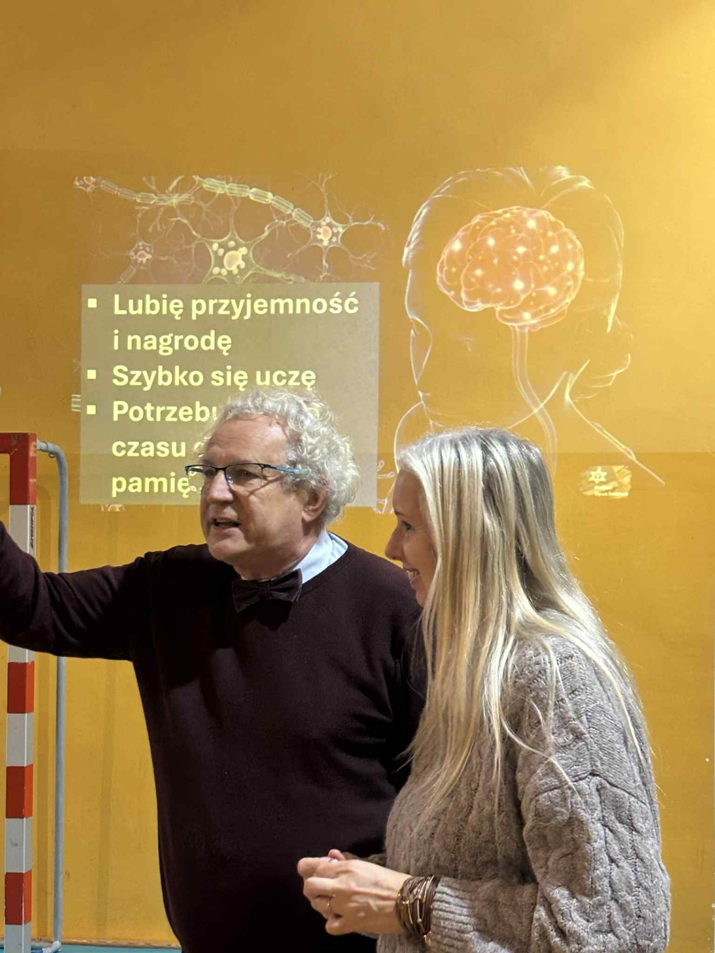 „Dlaczego warto wychowywać w granicach i normach i jak technologie cyfrowe wpływają na dziecko”