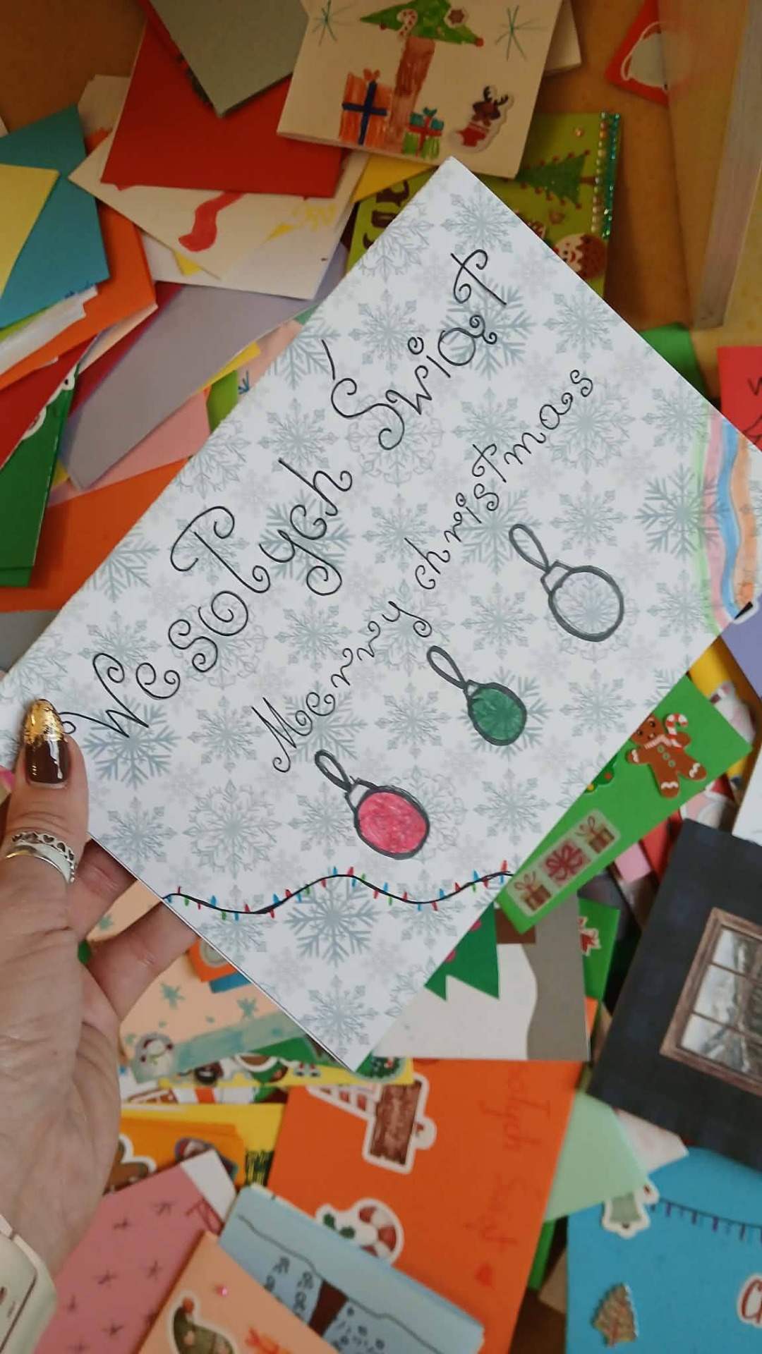 Kartki świąteczne z życzeniami dla podopiecznych Domu Pomocy Społecznej w Głownie.