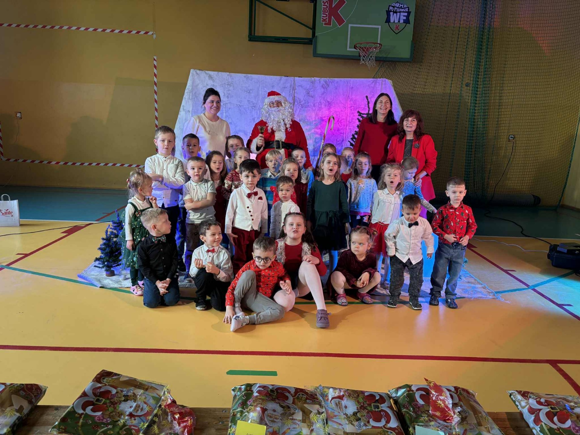 "Prezenty nie tylko dla mnie ale i najbliższych" - spotkanie z Mikołajem w przedszkolu.