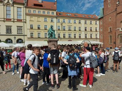 26 maja w piątek uczniowie z klas IV, V i VI byli na wycieczce we Wrocławiu. Głównym celem wyjazdu b