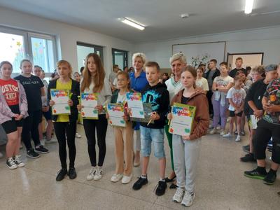 1 czerwca w naszej szkole odbył się apel. Ogłoszono wyniki i wręczono nagrody w konkursach:*konkurs