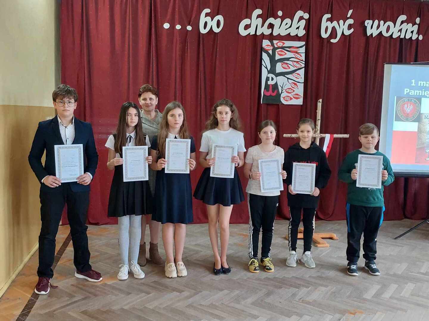 Tutaj powinien by膰 opis