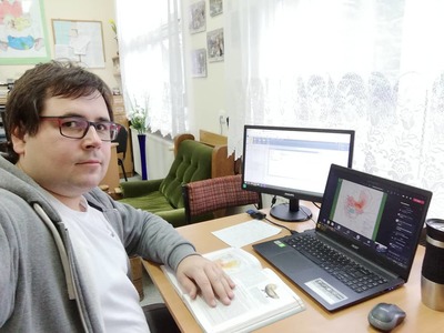 nauczyciel_historii_przed_komputerem