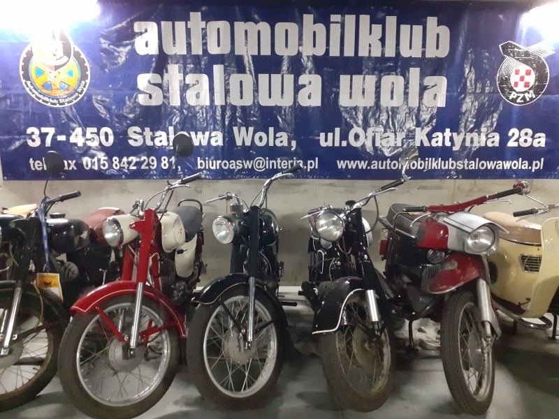Ekspozycja zabytkowych motorów.