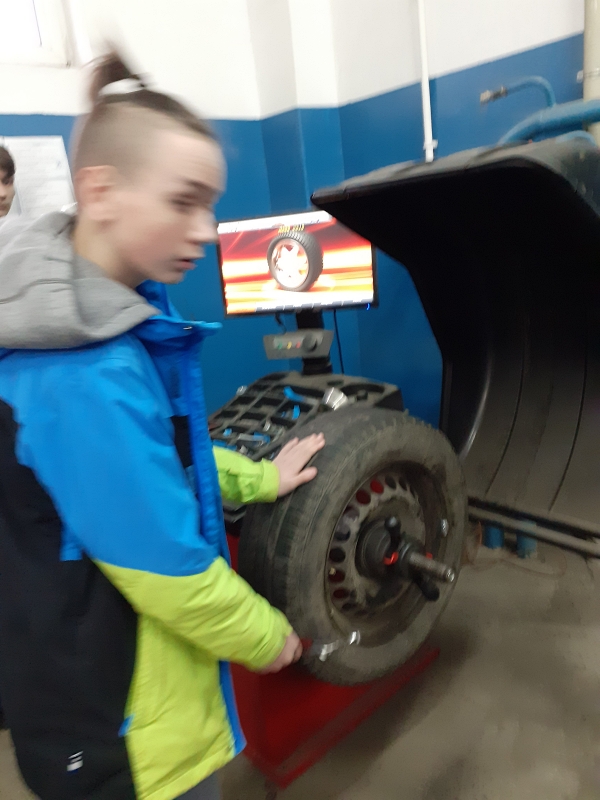 4 Pracownia diagnostyczna samochodów w technikum rudnickim [600x800]