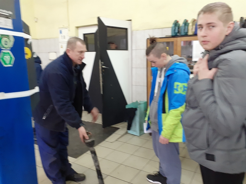 15 Pracownia diagnostyczna samochodów w technikum rudnickim [800x600]