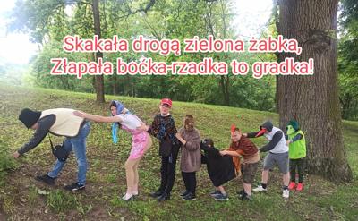  Do wyciągnięcia rzepki dołącza zielona żabka.
