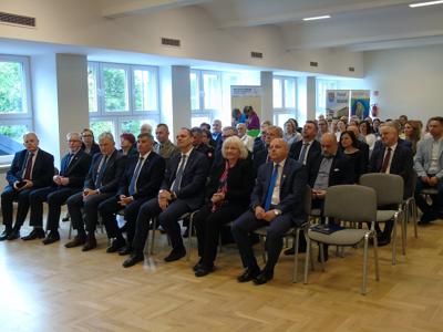  Zaproszeni gości, w pierwszym rzędzie przedstawiciele władz samorządowych
