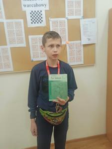  Maurycy wypożyczył książkę pt.  "Pan Tadeusz. 