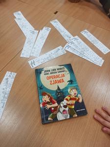 Na zdjęciu powieść detektywistyczna pt. "Operacja zjawa".