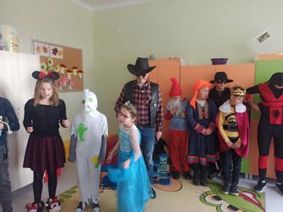 Na zdjęciu Pan Tadeusz jako Toy Story i cała jego bajkowa ekipa. 