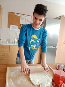 Uczniowie z klasy p. Magdy świętują Dzień Pizzy.