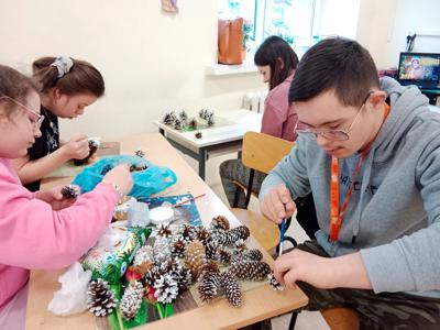 Warsztaty ozdób świątecznych z Samorządem Uczniowskim 