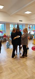 Jury wybiera najładniejsze bajkowe przebrania.