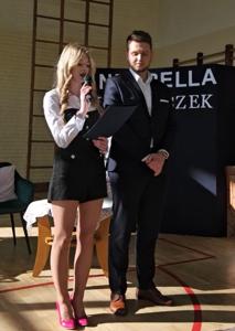 W Dniu Kobiet 08 marca 2024 roku aktorzy/uczniowie Zespołu Szkół nr 1 w Białej Piskiej przygotowali