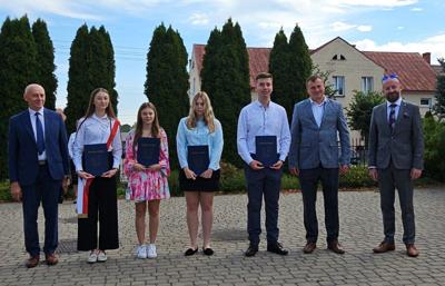 Po wspaniałych miesiącach wakacyjnego wypoczynku dnia 02.09.2024r rozpoczął się także w ZS nr 1 w Bi