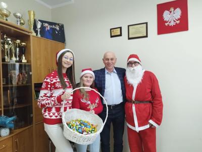 06 grudnia 2024 roku w Zespole Szkół nr 1 w Białej Piskiej odbył się Mikołajkowy turniej piłki siatk