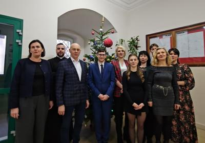 Zespół Szkół nr 1 w Białej Piskiej zaprasza do obejrzenia wyjątkowej świątecznej laurki, pełnej ciep