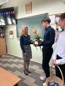 Święto Kobiet nie mogło przejść bez echa w ZS nr 1 w Białej Piskiej. Zarówno dyrektor Pan Dariusz Ch