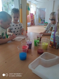 Eksperymenty z barwieniem soli