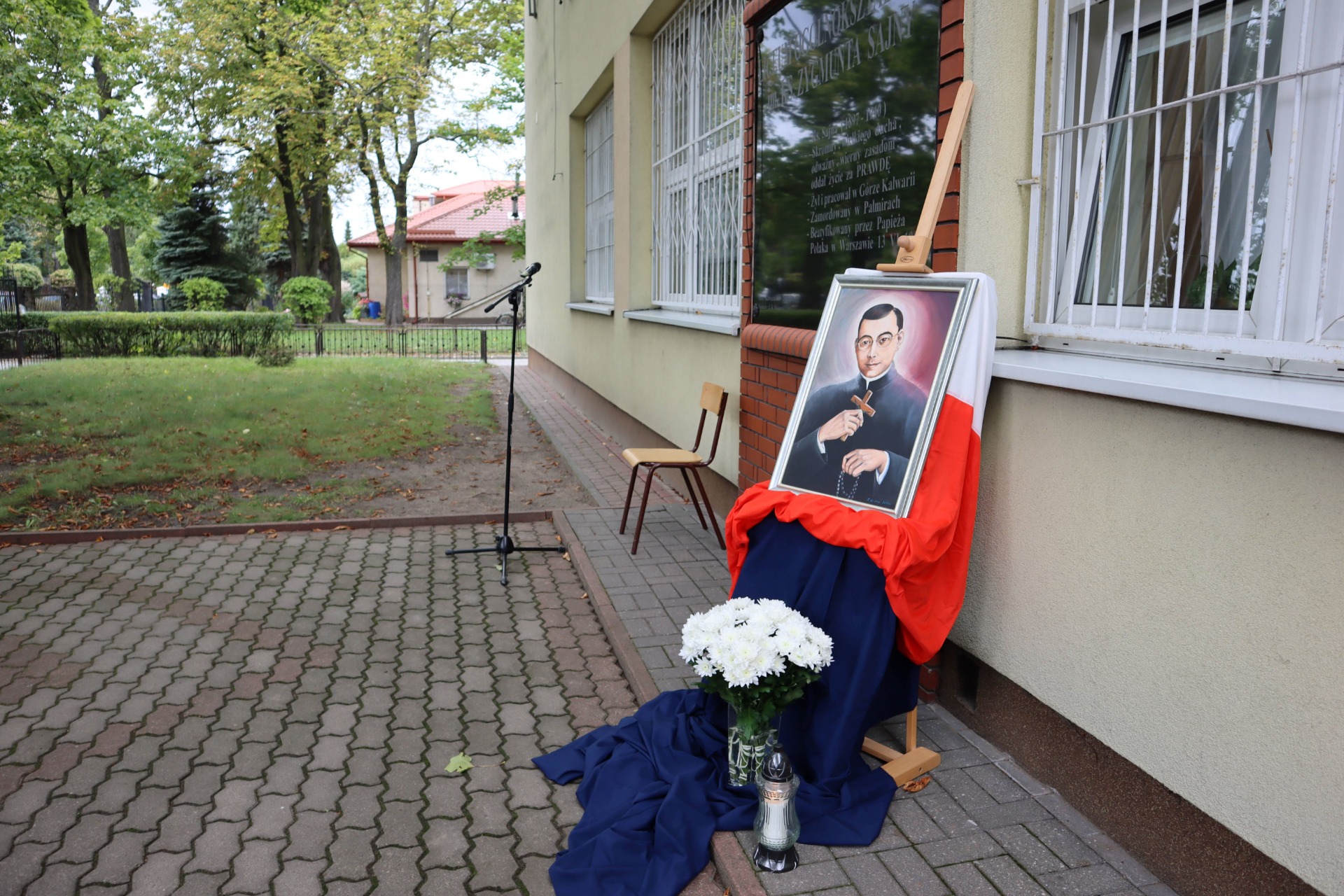 Tutaj powinien być opis obrazka