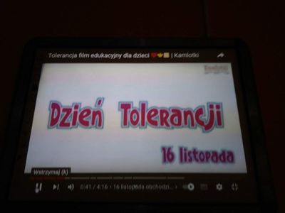 Zdjęcie przestawia napis „16 listopada Dzień Tolerancji” umieszczony na tablicy interaktywnej.