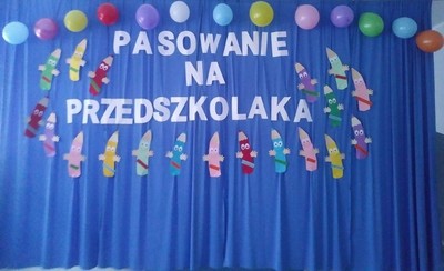 Dekoracja z napisem Pasowanie na przedszkolaka.
