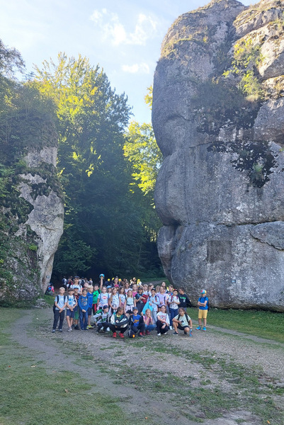 Uczniowie klas 4a i 4b przy Bramie Krakowskiej