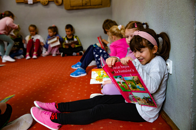 Relacja z akcji czytelniczej "Przerwa na czytanie" w Szkole Podstawowej w Koźmicach Wielkich, klasa Ia