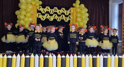 Grupa Pszczółki - powitanie przybyłych gości.
