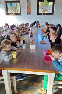 Poczęstunek na Zaczarowanym Wzgórzu