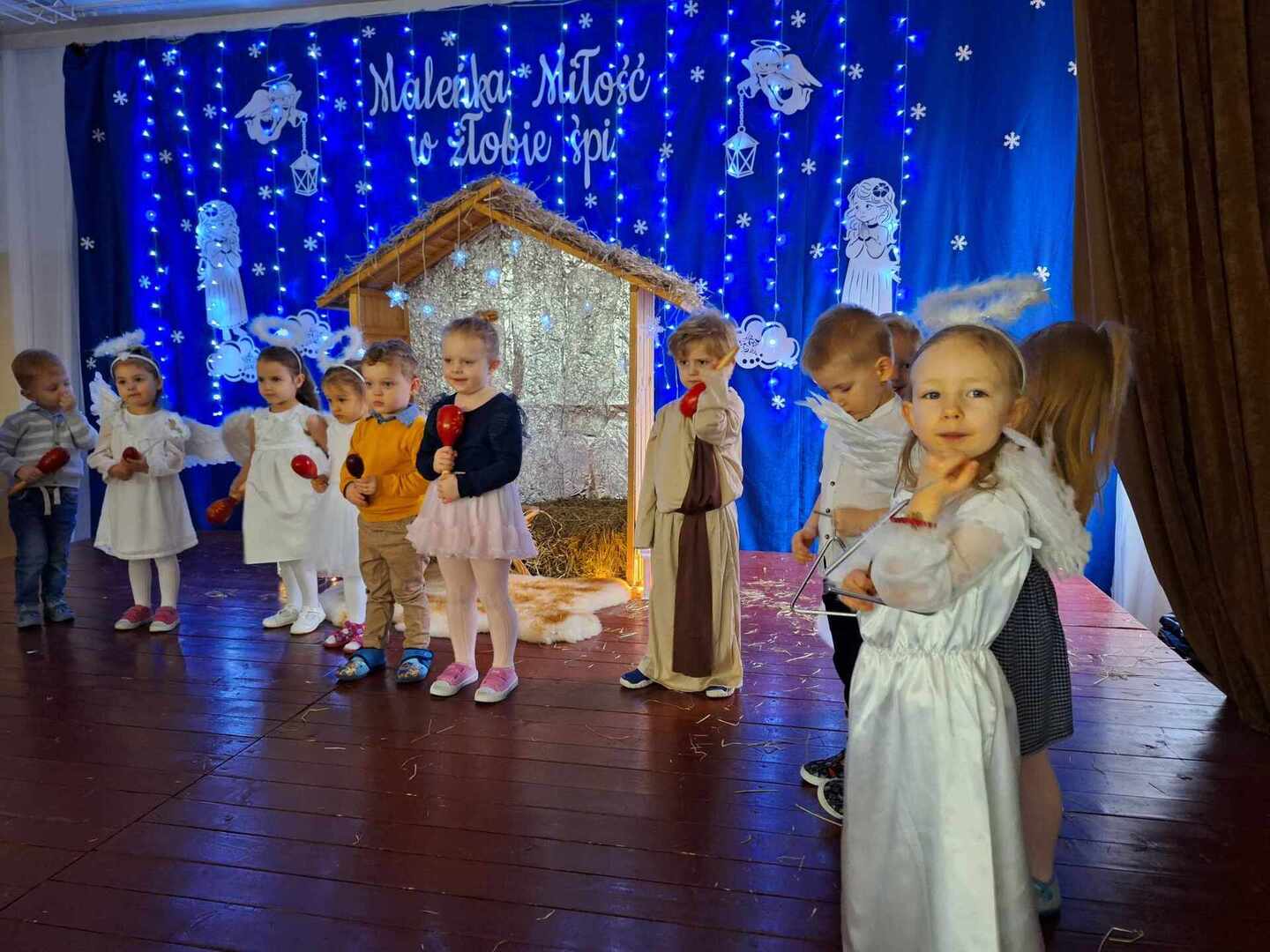 Instrumentacja kolędy "Przybieżeli do Betlejem" przez 3-latki