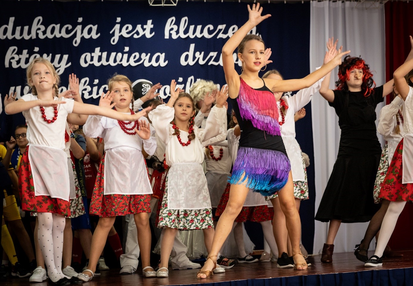 Aktorzy teatru szkolnego BUTT podczas występu