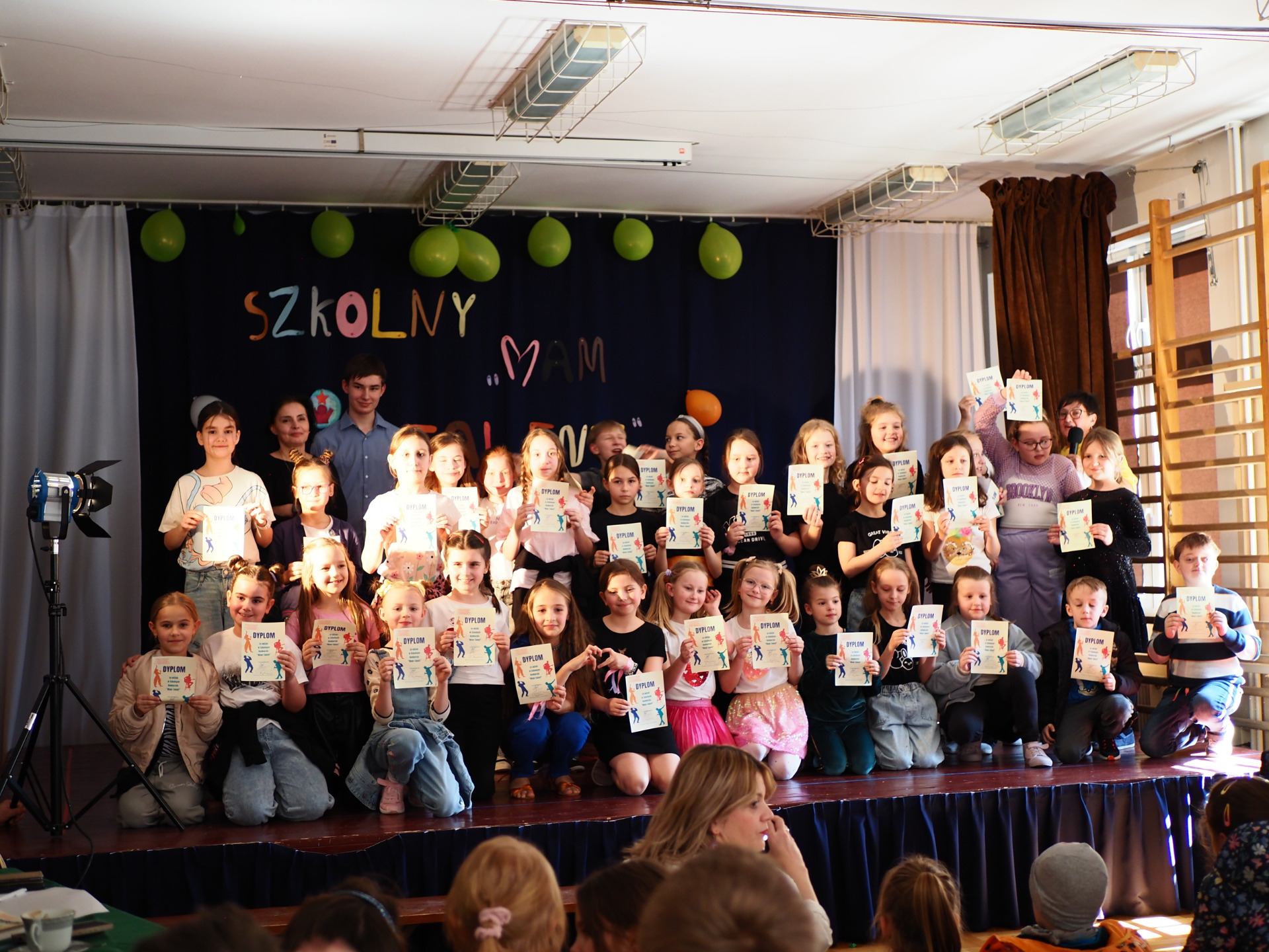 Uczestnicy szkolnego konkursu "Mam Talent"