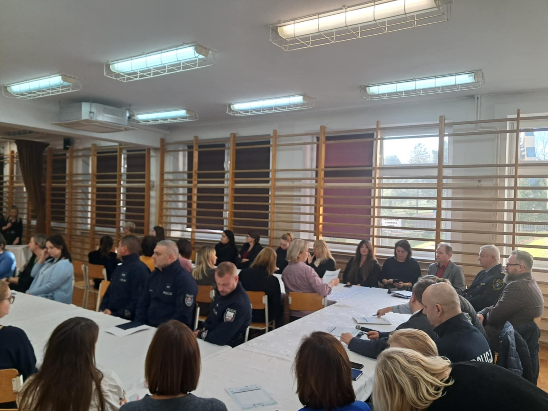 Uczestnicy  seminarium ,,Skuteczna współpraca instytucji w ochronie dzieci, młodzieży i rodzin"