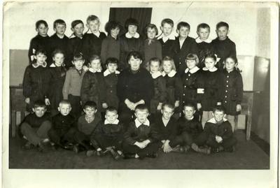 klasa II rok szkolny 1965-66 [400x269]