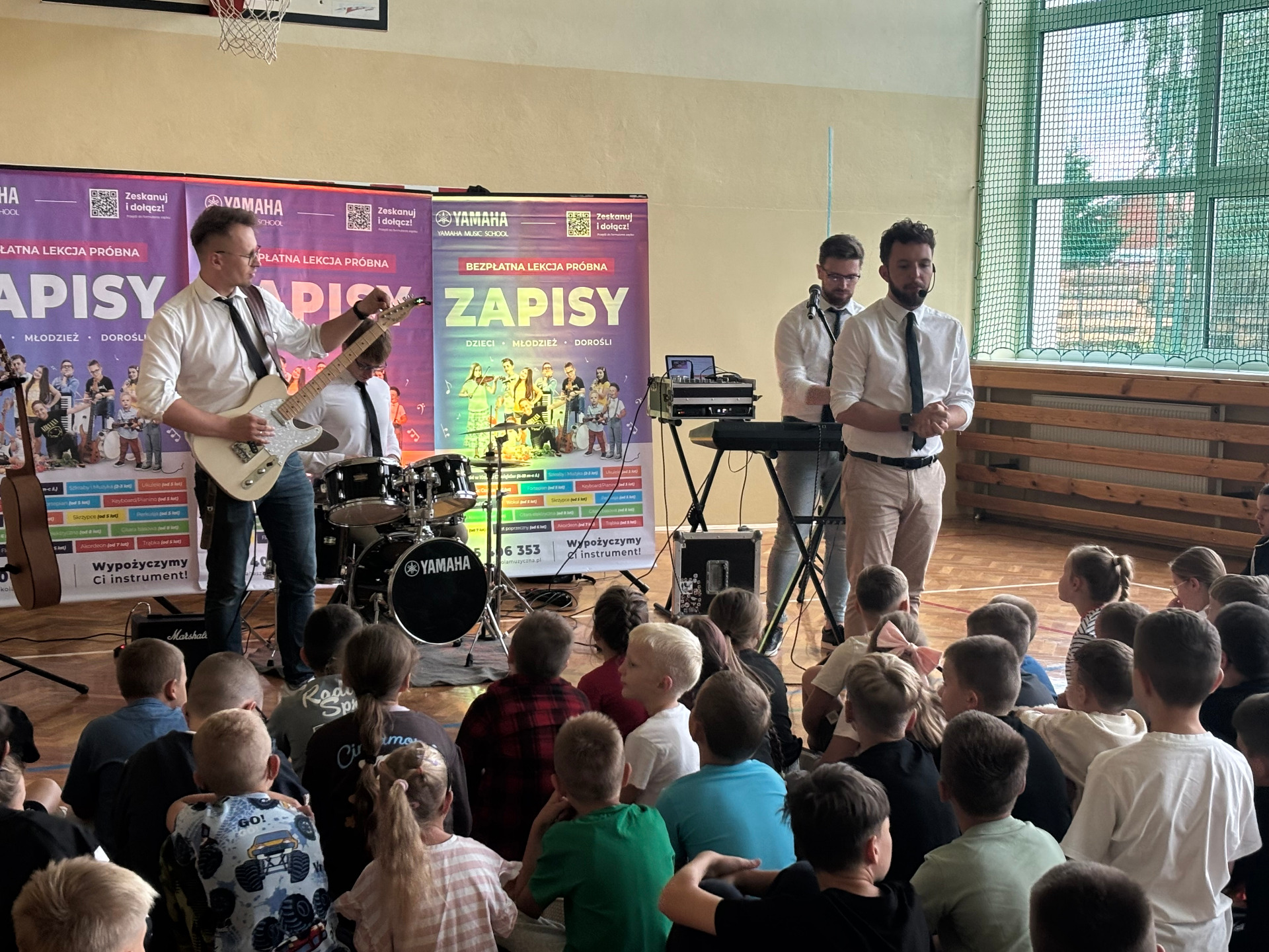 Szkoła Podstawowa w Rozborzu zaprosiła przedstawicieli YAMAHA na muzyczne