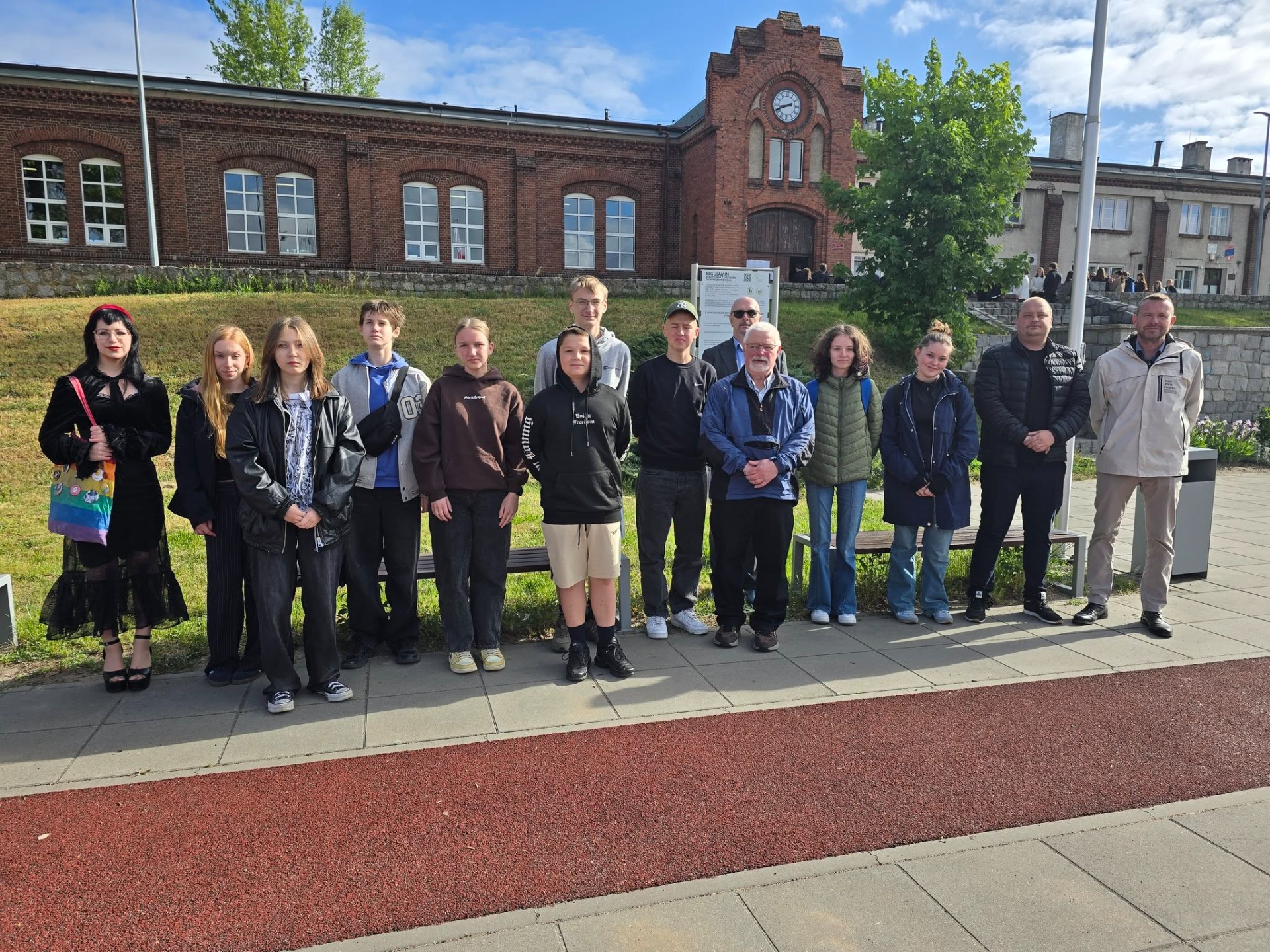 Tutaj powinien być opis obrazka